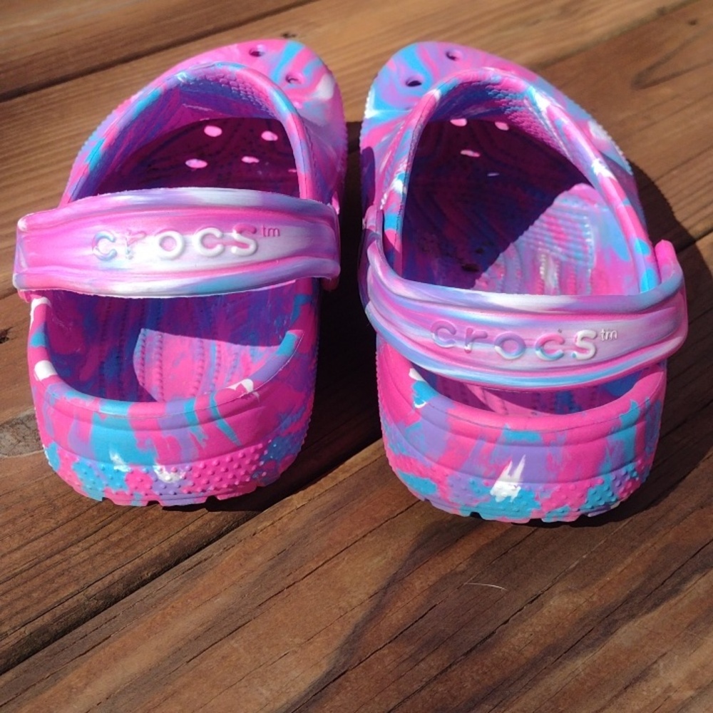 Crocs Marbled Classic Clogs Size J2 - Picture 3 of 8